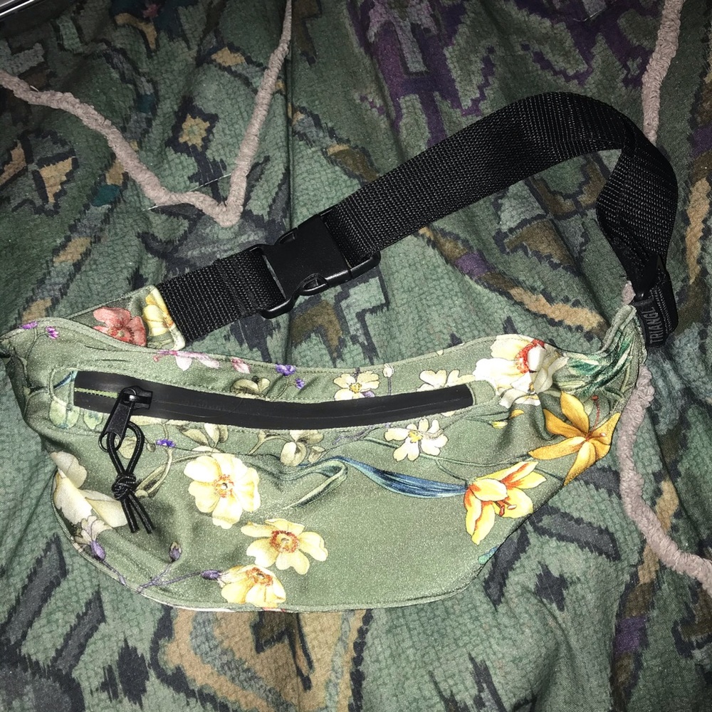 Triangl fanny pack